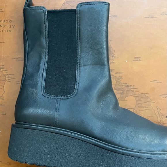 VINCE BRINTON WATER RESISTANT WOMEN’s LEATHER ROUND TOE CHELSEA BOOT- BLACK- 8.5 - Picture 16 of 16